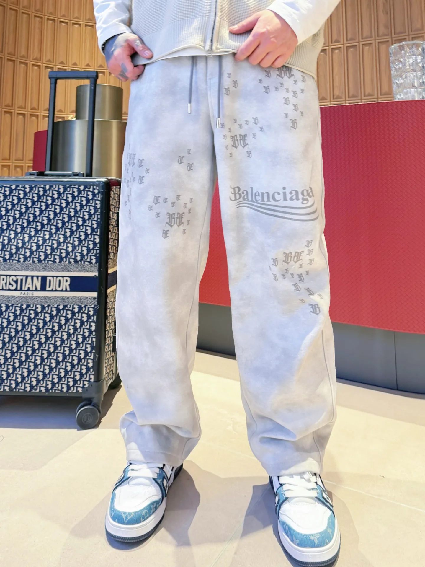 Balenciaga 🆕2026 Autumn and Winter New Arrival trousers and casual pants🎁 are on sale simultaneously on the official website. Brand Classic LOGO casual pants, customized fabrics, excellent comfort and strong touch. Highly recognisable, perfect appearance and craftsmanship. Size:M-3XL